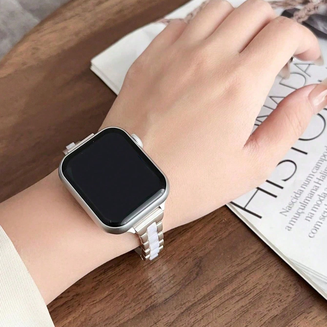 1pc Classic iWatch Strap Fits 38mm\u002F40mm\u002F41mm\u002F42mm\u002F44mm\u002F45mm\u002F49mm Compatible with Series 10\u002F9\u002F8\u002F7\u002FSE\u002F6\u002F5\u002F4\u002F3 Elegant Replacet Band for