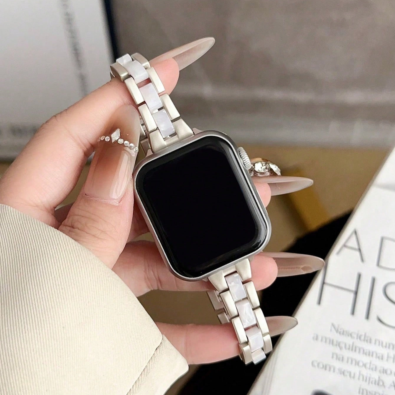 1pc Classic iWatch Strap Fits 38mm\u002F40mm\u002F41mm\u002F42mm\u002F44mm\u002F45mm\u002F49mm Compatible with Series 10\u002F9\u002F8\u002F7\u002FSE\u002F6\u002F5\u002F4\u002F3 Elegant Replacet Band for