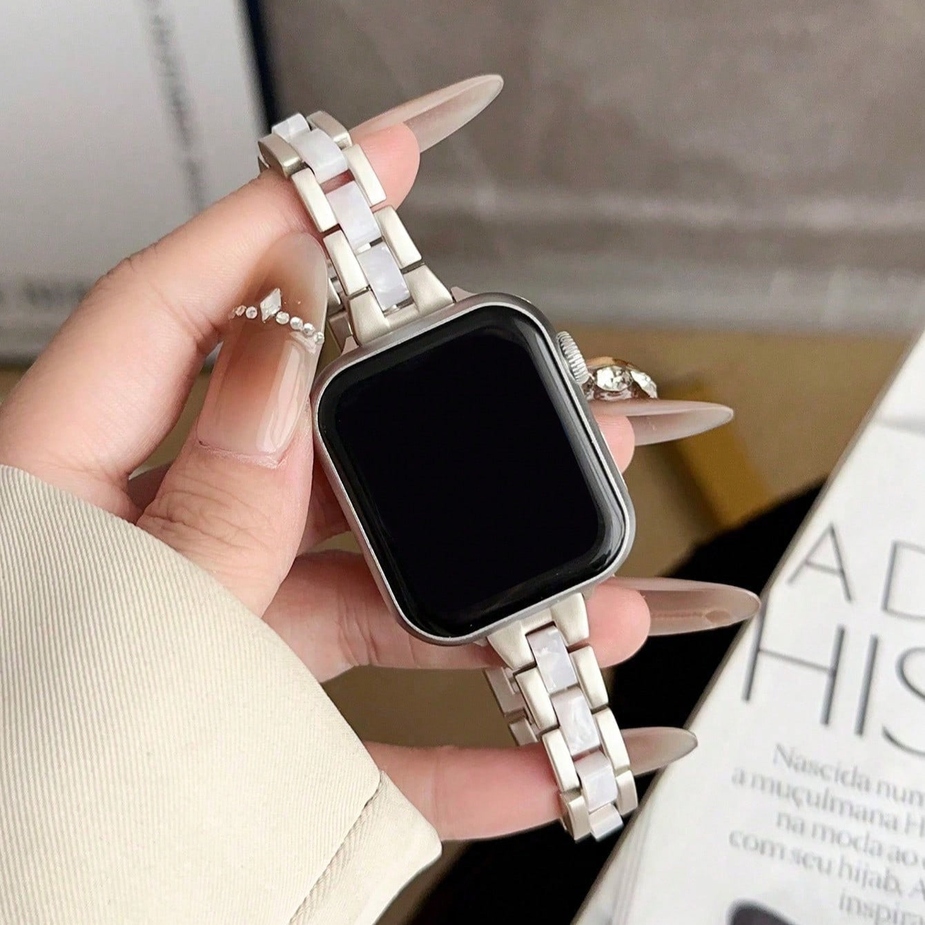 1pc Classic iWatch Strap Fits 38mm\u002F40mm\u002F41mm\u002F42mm\u002F44mm\u002F45mm\u002F49mm Compatible with Series 10\u002F9\u002F8\u002F7\u002FSE\u002F6\u002F5\u002F4\u002F3 Elegant Replacet Band for